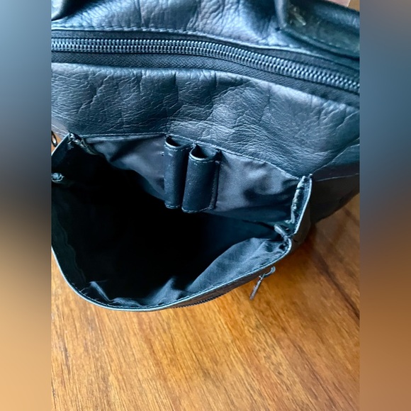 SOLD Vintage Harley Davidson Genuine Leather Bag - Picture 10 of 15